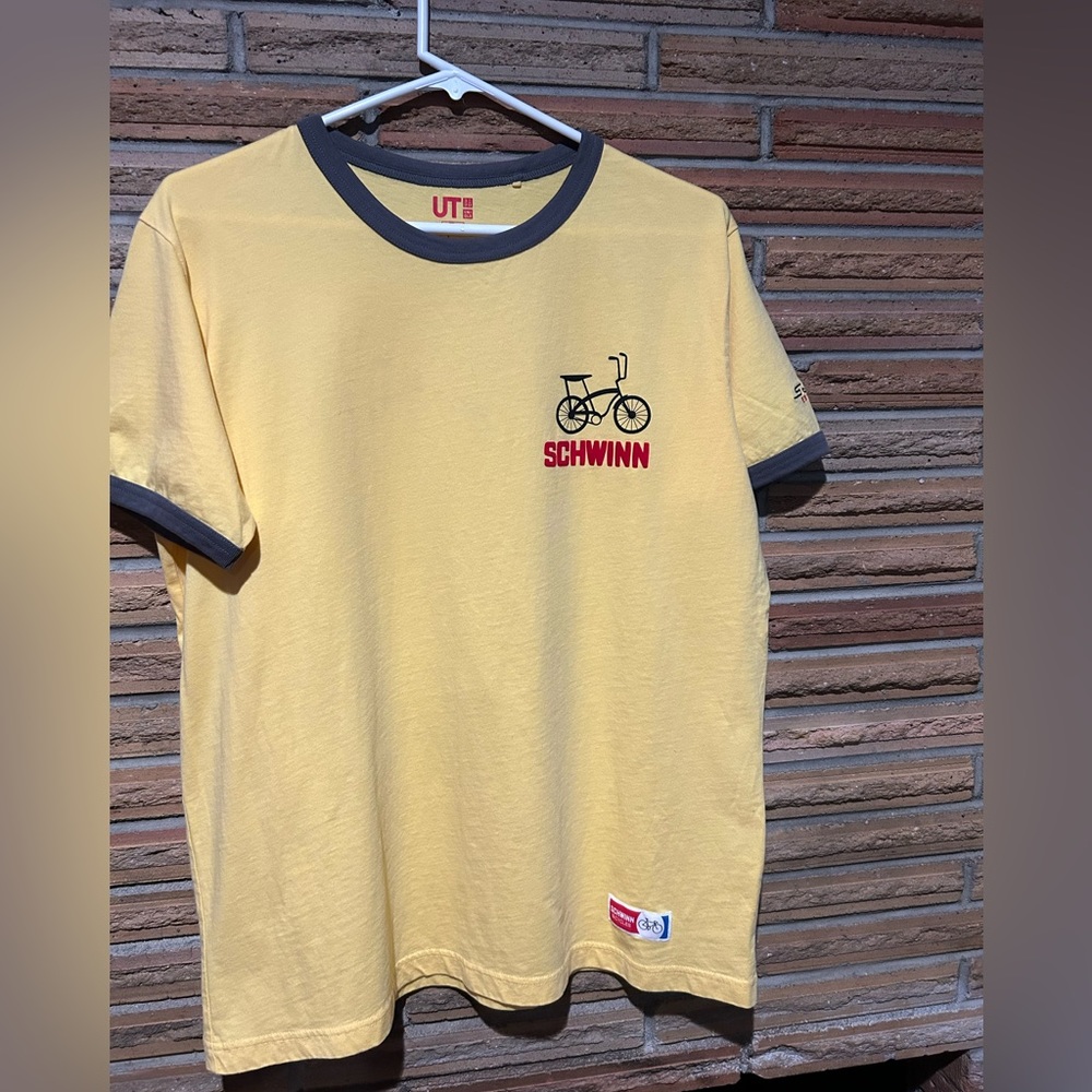 Uniqlo Schwinn tshirt XL
